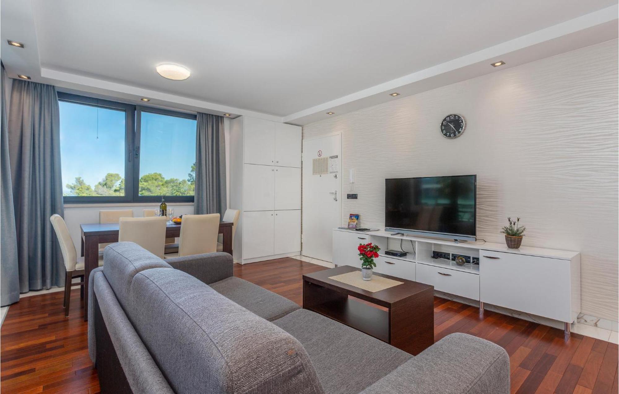 Stunning Apartment In Malinska With Kitchen المظهر الخارجي الصورة