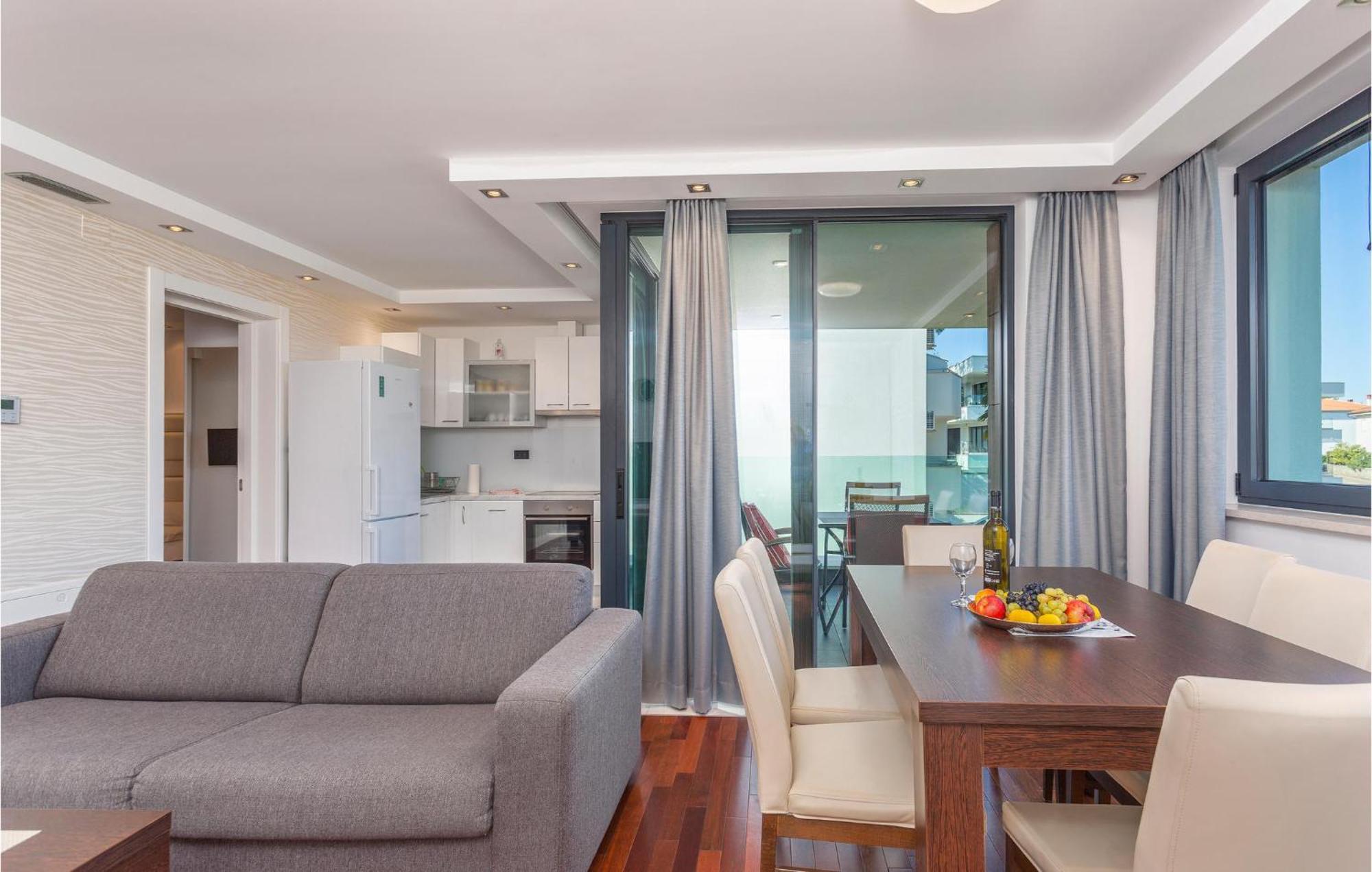 Stunning Apartment In Malinska With Kitchen المظهر الخارجي الصورة