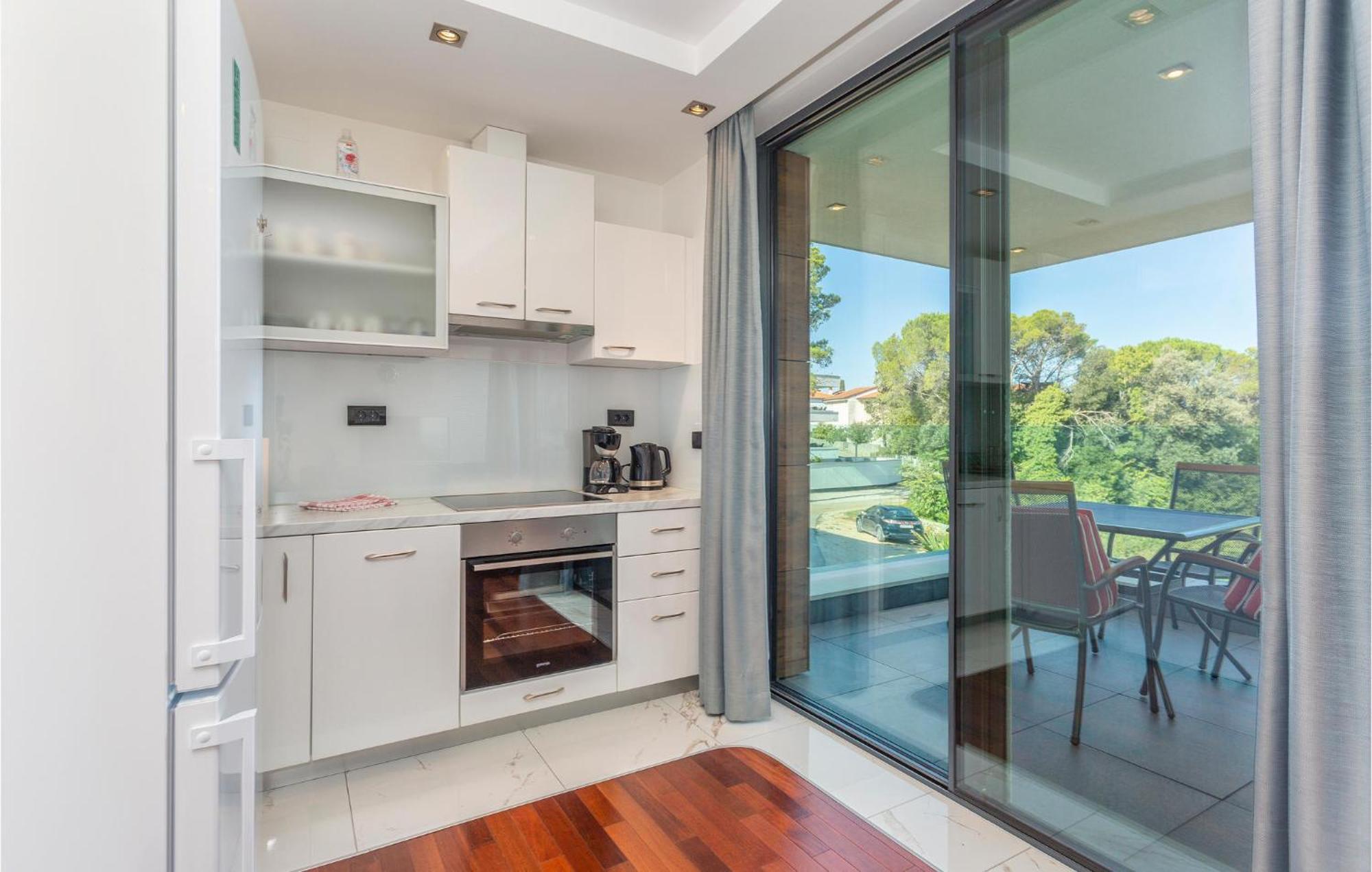 Stunning Apartment In Malinska With Kitchen المظهر الخارجي الصورة