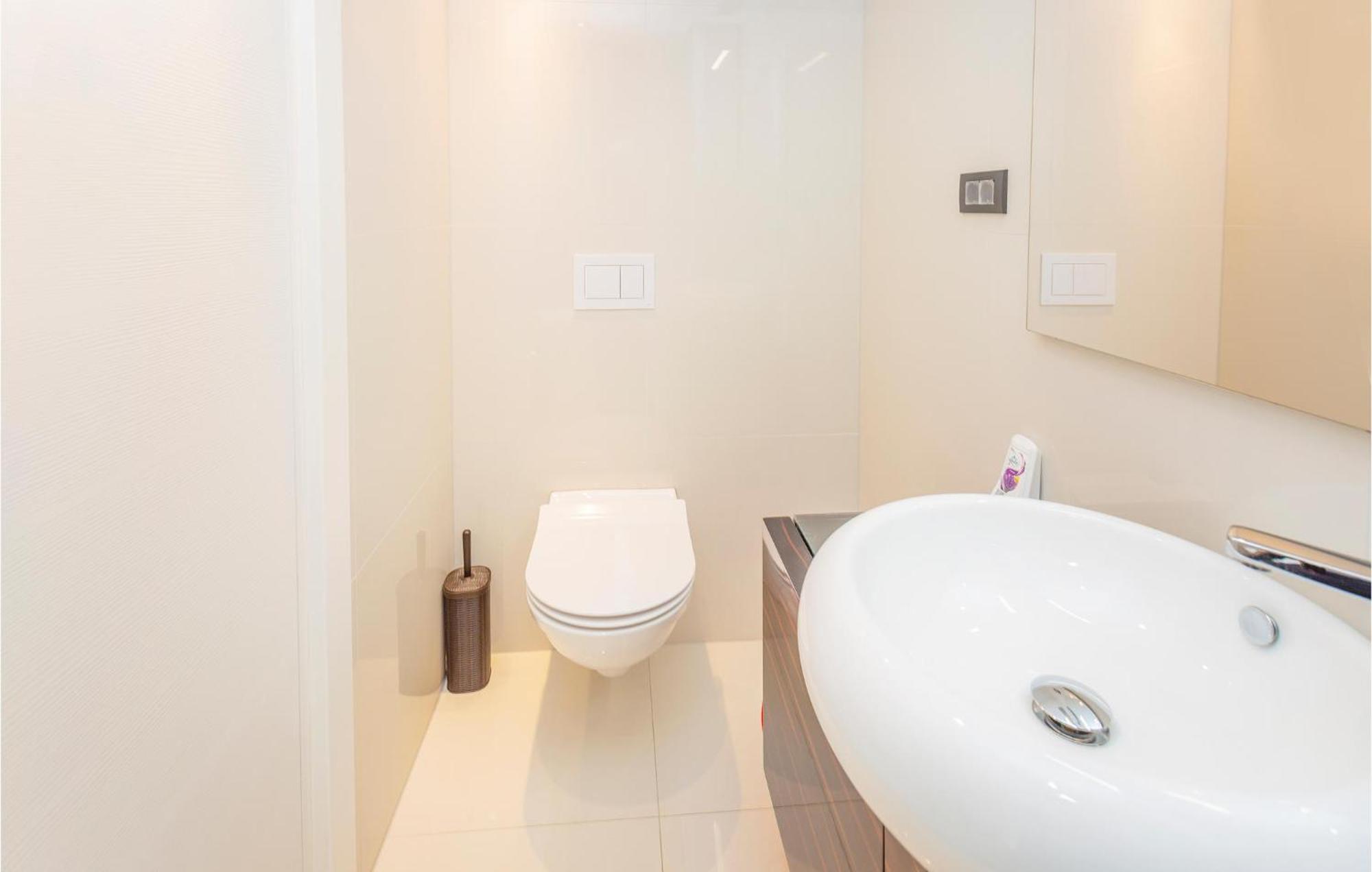 Stunning Apartment In Malinska With Kitchen المظهر الخارجي الصورة